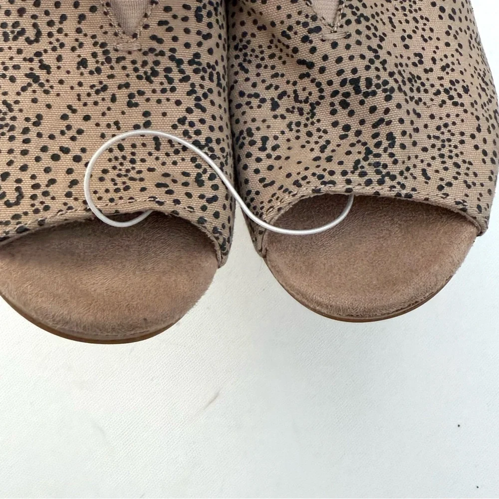 Toms Womens Shoes Tan Black Michelle Wedge Canvas Tiny Cheetah Print Size 9